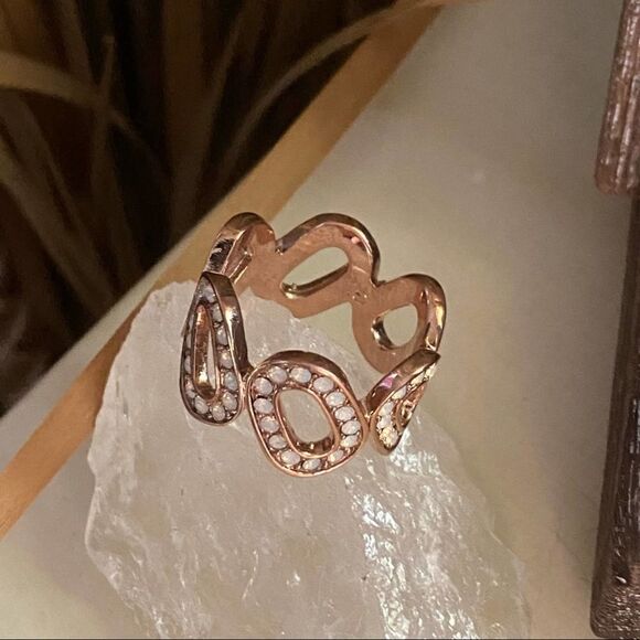 Rose Gold Brass Ring With Aurora Borealis Crystals Sizes 7,8,9,10 - Picture 3 of 6